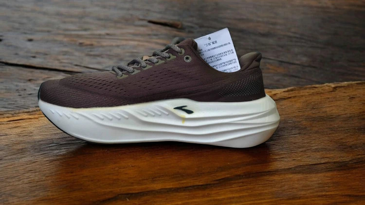 کتونی مسترکوالیتی / بروکس گلیسرین مکس ۲ / Brooks Glycerin max 2 / سایز ۴۲ / ساخت ویتنام وارداتی / ضمانت کیفیت کالا