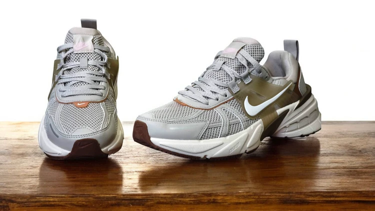 کتونی مسترکوالیتی / نایک وی تو کی /  Nike V2k Run /سایز 42 / ساخت ویتنام وارداتی /  فروش تکی و عمده /  ضمانت کیفیت کالا