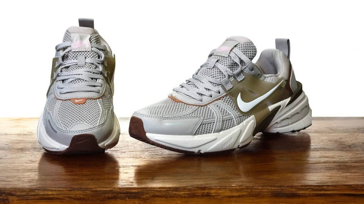 کتونی مسترکوالیتی / نایک وی تو کی / Nike V2k Run /سایز 42 / ساخت ویتنام وارداتی / فروش تکی و عمده / ضمانت کیفیت کالا