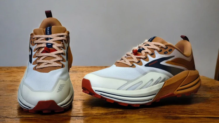 کتونی بروکس کاسکادیا 16/Brooks cascadia16/ساخت ویتنام/کیفیت مسترکوالیتی A/سایز ۴۰/تضمین کیفیت کالا