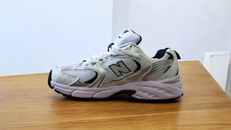 کتونی نیوبالانس ۵۳۰/ Newbalance 530 /پیاده رویی و روزمره /ساخت ویتنام وارداتی / سایز ۳۸_۴۰_۴۵ / فروش تکی و عمده ضمانت کیفیت کالا
