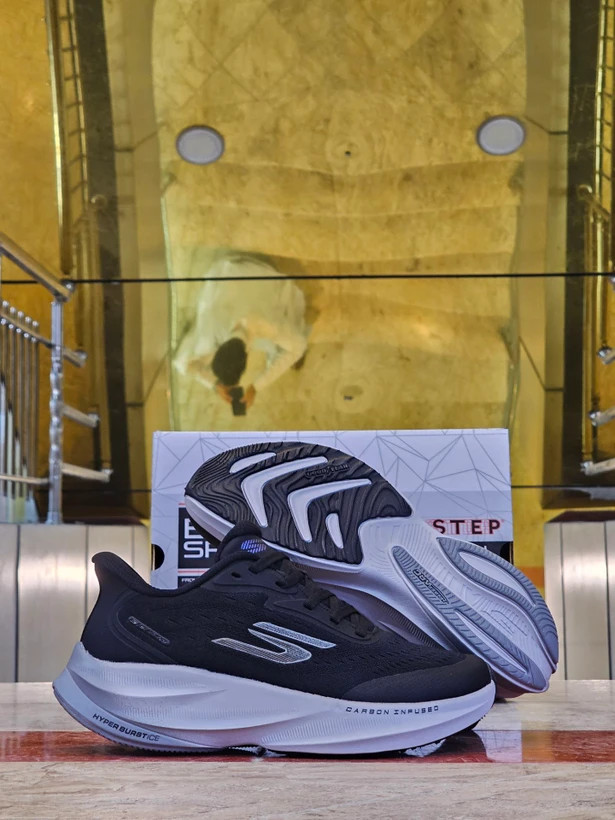 کتونی اسکیچرز هایپربرست کربن/ مسترکوالیتیa درجه یک /Skechers Hyper Burst Carbon/ساخت ویتنام وارداتی/سایز۳۷ الی ۴۰/فروش تکی و عمده ضمانت کیفیت کالا
