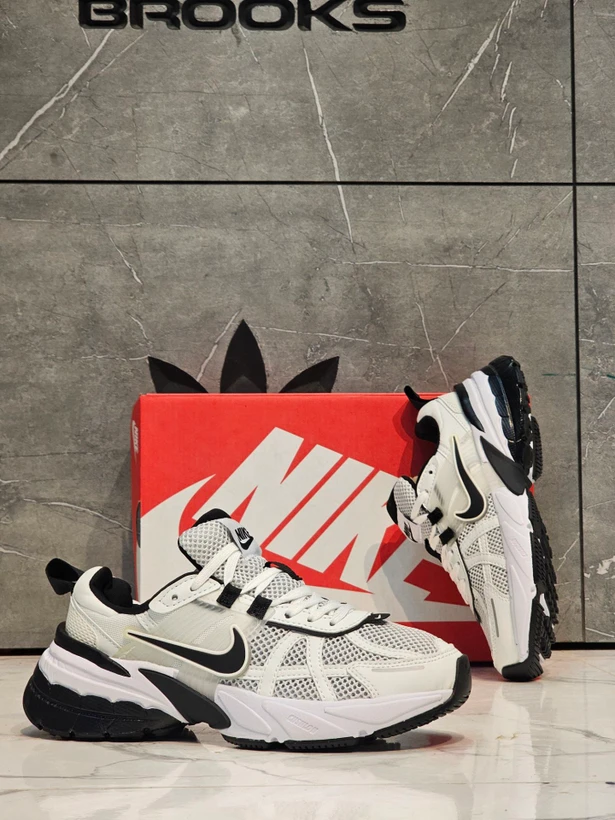 کتونی ست جذاب /  نایک وی تو کی /  Nike V2k Run /سایز 37الی۴۵ / ساخت ویتنام وارداتی /  فروش تکی و عمده / ضمانت کیفیت کالا