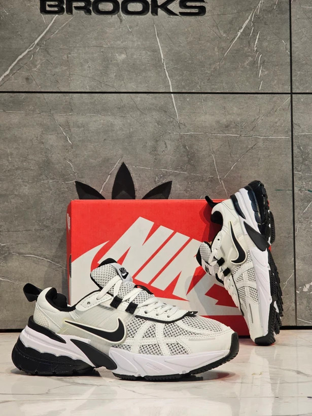 کتونی ست جذاب / نایک وی تو کی / Nike V2k Run /سایز 37الی۴۵ / ساخت ویتنام وارداتی / فروش تکی و عمده / ضمانت کیفیت کالا