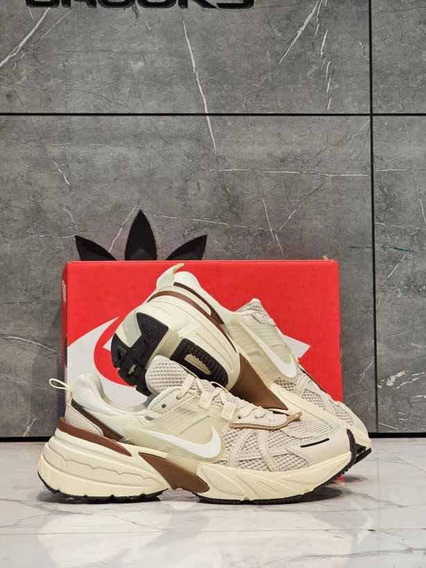 کتونی ست جذاب /  نایک وی تو کی /  Nike V2k Run /سایز 37الی۴۵ / ساخت ویتنام وارداتی /  فروش تکی و عمده / ضمانت کیفیت کالا