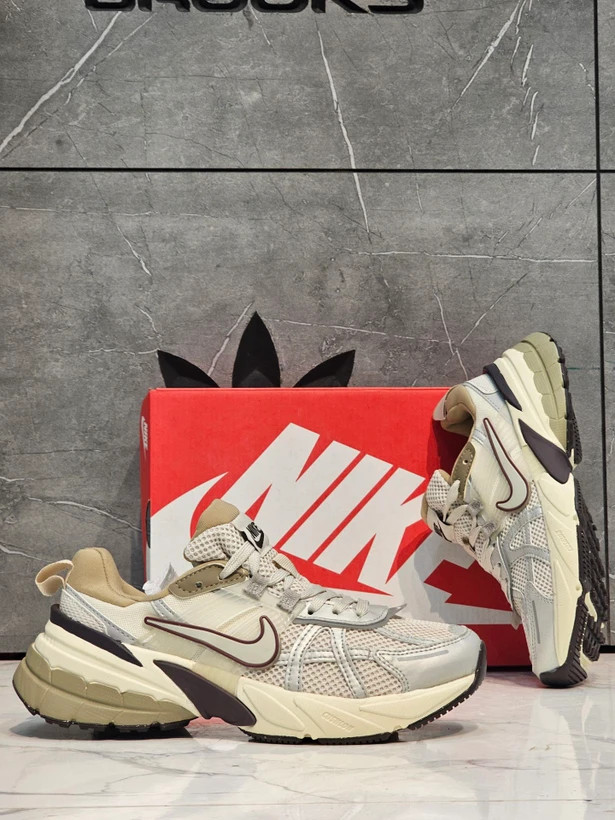 کتونی ست جذاب / نایک وی تو کی / Nike V2k Run /سایز 37الی۴۵ / ساخت ویتنام وارداتی / فروش تکی و عمده / ضمانت کیفیت کالا