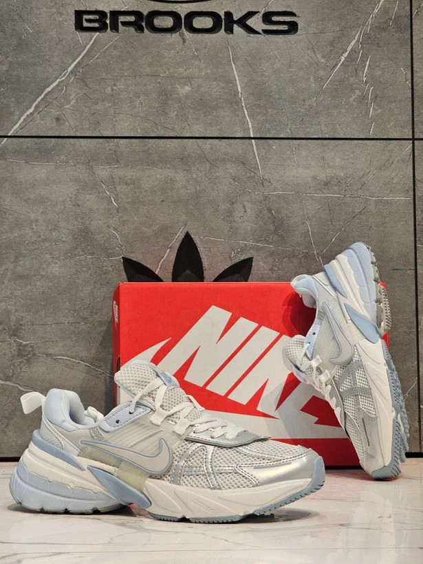 کتونی ست جذاب / نایک وی تو کی / Nike V2k Run /سایز 37الی۴۵ / ساخت ویتنام وارداتی / فروش تکی و عمده / ضمانت کیفیت کالا