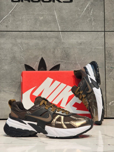 کتونی ست جذاب / نایک وی تو کی / Nike V2k Run /سایز 37الی۴۵ / ساخت ویتنام وارداتی / فروش تکی و عمده / ضمانت کیفیت کالا