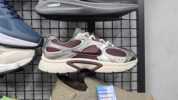 کتونی نایک وی فایو کی Nike v5k run / ساخت ویتنام وارداتی سایز 37 الی 40/ضمانت کیفیت کالا/فروش تکی و عمده