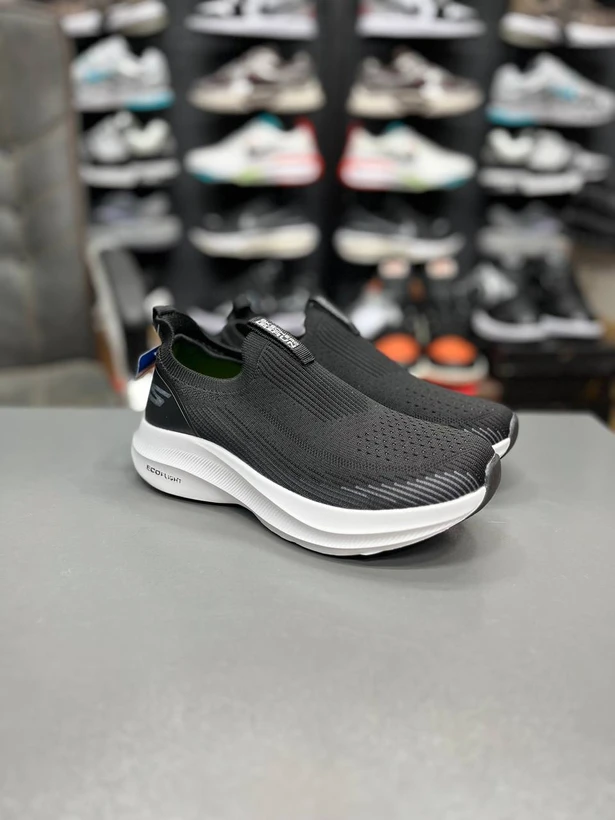 کتونی اسکیچرز ویتنامی گوران ۲۰۲۶ بدون بند/Skechers Max cushioning Gorun/مموری فوم سبک و طبی و راحت/سایز ۳۷ تا ۴۰/وارداتی ساخت ویتنام/فروش عمده و تک ضمانت کیفیت کالا
