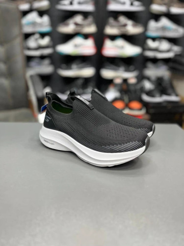 کتونی اسکیچرز ویتنامی گوران ۲۰۲۶ بدون بند/Skechers Max cushioning Gorun/مموری فوم سبک و طبی و راحت/سایز ۳۷ تا ۴۰/وارداتی ساخت ویتنام/فروش عمده و تک ضمانت کیفیت کالا