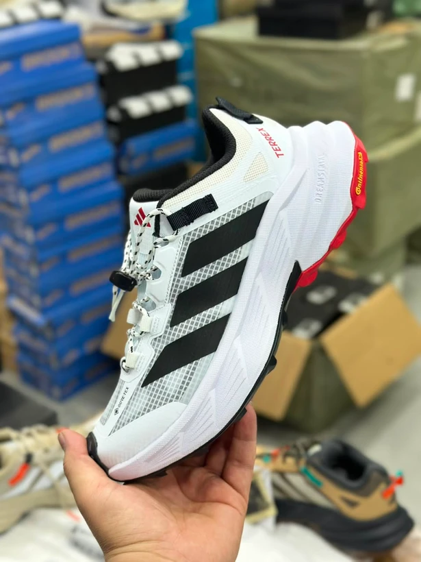 کتونی آدیداس ترکس /  TERREX Agravic GTX / ساخت ویتنام وارداتی / تریل رانینگ / سایز ۴۰ الی ۴۵  / فروش تکی و عمده / دارای ضمانت کیفیت کالا
