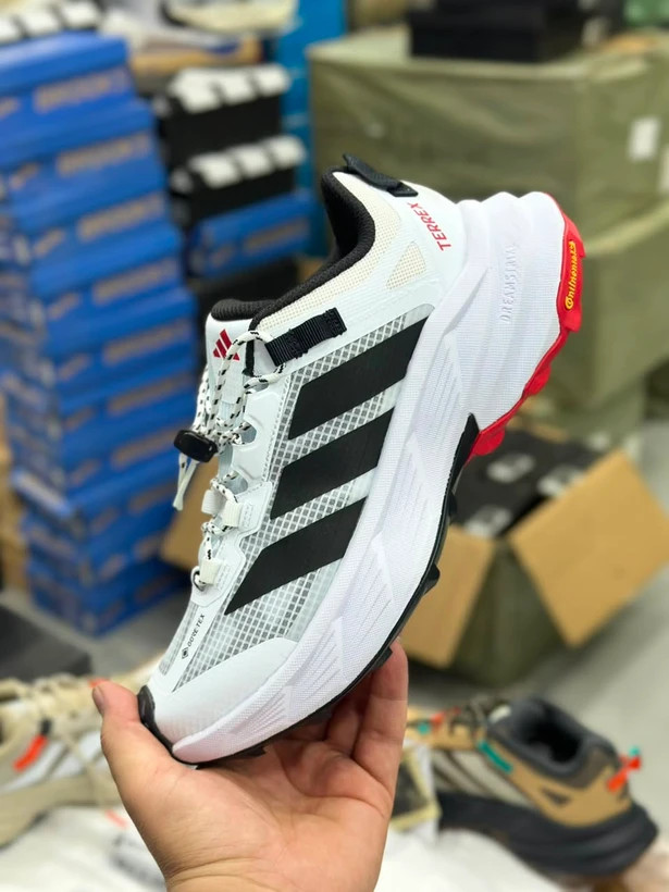 کتونی آدیداس ترکس / TERREX Agravic GTX / ساخت ویتنام وارداتی / تریل رانینگ / سایز ۴۰ الی ۴۵ / فروش تکی و عمده / دارای ضمانت کیفیت کالا