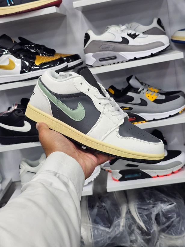 کتونی مسترکوالیتی نایک ایر جردن وان Nike Air Jordan 1 Low وارداتی ساخت ویتنام سایز ۴۰ الی ۴۵فروش تکی و عمده/ضمانت کیفیت کالا