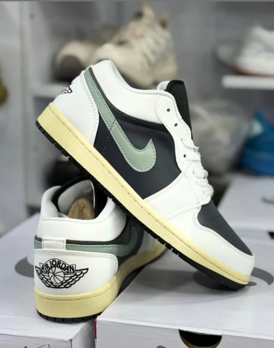 کتونی مسترکوالیتی نایک ایر جردن وان Nike Air Jordan 1 Low وارداتی ساخت ویتنام سایز ۴۰ الی ۴۵فروش تکی و عمده/ضمانت کیفیت کالا