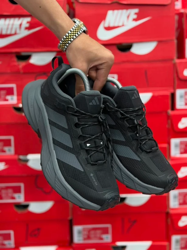 کتونی آدیداس ترکس /  TERREX Agravic GTX / ساخت ویتنام وارداتی / تریل رانینگ / سایز ۴۰ الی ۴۵  / فروش تکی و عمده / دارای ضمانت کیفیت کالا
