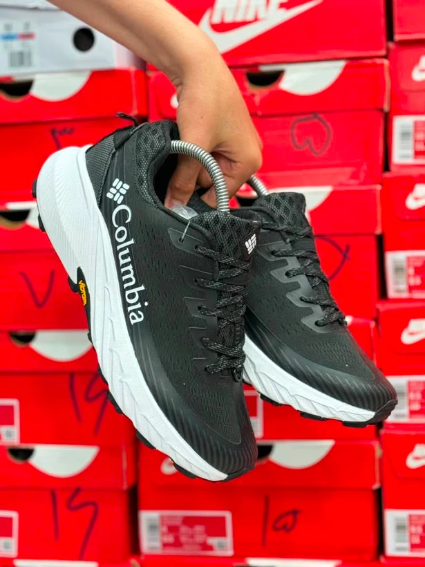 کتونی مسترکوالیتی کلمبیا /Columbia GORE-TEX Vietnam/سایز ۴۰ الی ۴۵ / ساخت ویتنام وارداتی /  زیره ویبرام رویه گورتکس /  ضمانت کیفیت کالا