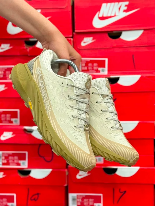 کتونی مسترکوالیتی کلمبیا /Columbia GORE-TEX Vietnam/سایز ۴۰ الی ۴۵ / ساخت ویتنام وارداتی /  زیره ویبرام رویه گورتکس /  ضمانت کیفیت کالا