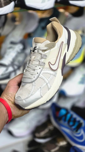 کتونی ست جذاب / نایک وی تو کی / Nike V2k Run /سایز 37الی۴۵ / ساخت ویتنام وارداتی / فروش تکی و عمده / ضمانت کیفیت کالا