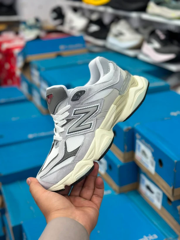 کتونی نیوبالانس ۹۰۶۰ / Newbalance 9060 / پیاده رویی و رانینگ / ساخت ویتنام وارداتی /  سایز ۴۰الی ۴۵ / فروش تکی و عمده / ضمانت کیفیت کالا