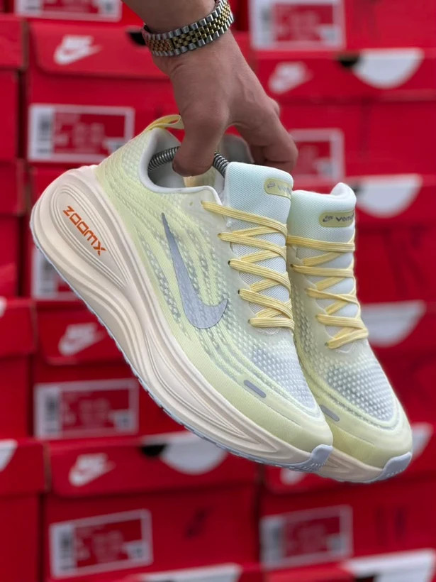 کتونی نایک ومرو 18 / Nike Vomero 18 / ساخت ویتنام وارداتی / سایز ۳۸ الی ۴۵ / ضمانت کیفیت کالا / فروش تکی و عمده
