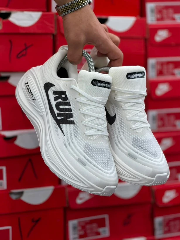 کتونی نایک ومرو 18 / Nike Vomero 18 /  ساخت ویتنام وارداتی / سایز ۳۸ الی ۴۵ / ضمانت کیفیت کالا / فروش تکی و عمده