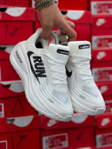کتونی نایک ومرو 18 / Nike Vomero 18 / ساخت ویتنام وارداتی / سایز ۳۸ الی ۴۵ / ضمانت کیفیت کالا / فروش تکی و عمده