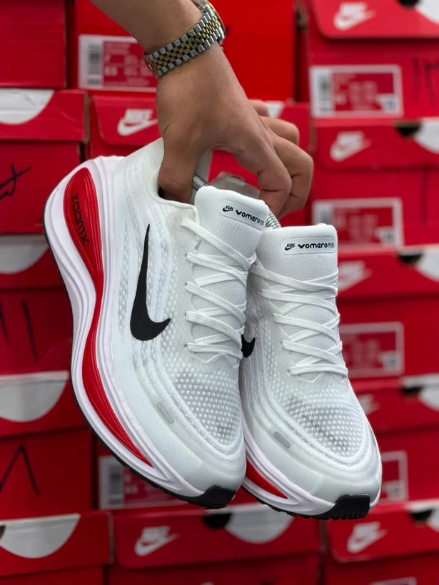 کتونی نایک ومرو 18 / Nike Vomero 18 /  ساخت ویتنام وارداتی / سایز ۳۸ الی ۴۵ / ضمانت کیفیت کالا / فروش تکی و عمده