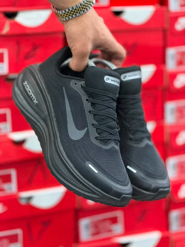 کتونی نایک ومرو 18 / Nike Vomero 18 /  ساخت ویتنام وارداتی / سایز ۳۸ الی ۴۵ / ضمانت کیفیت کالا / فروش تکی و عمده