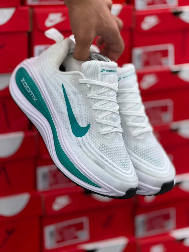 کتونی نایک ومرو 18 / Nike Vomero 18 /  ساخت ویتنام وارداتی / سایز ۳۸ الی ۴۵ / ضمانت کیفیت کالا / فروش تکی و عمده