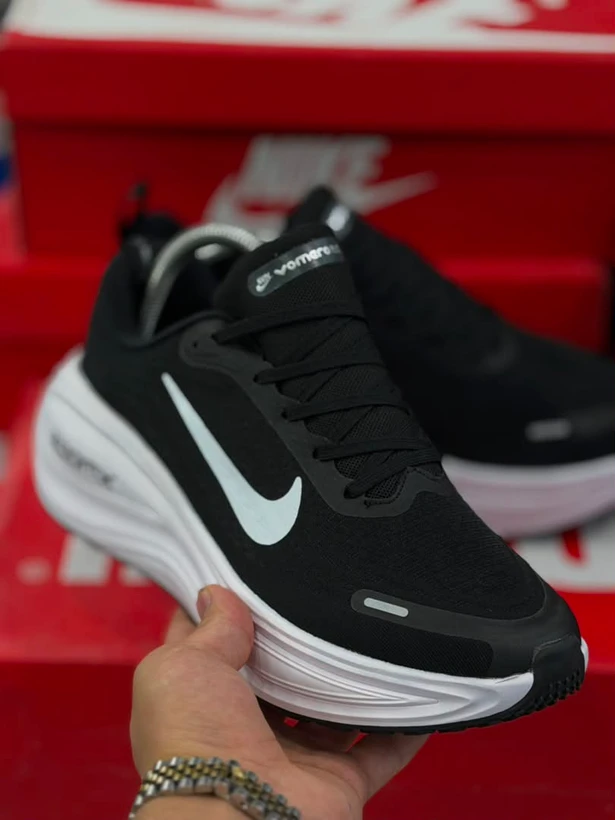 کتونی نایک ومرو 18 / Nike Vomero 18 /  ساخت ویتنام وارداتی / سایز ۳۸ الی ۴۵ / ضمانت کیفیت کالا / فروش تکی و عمده