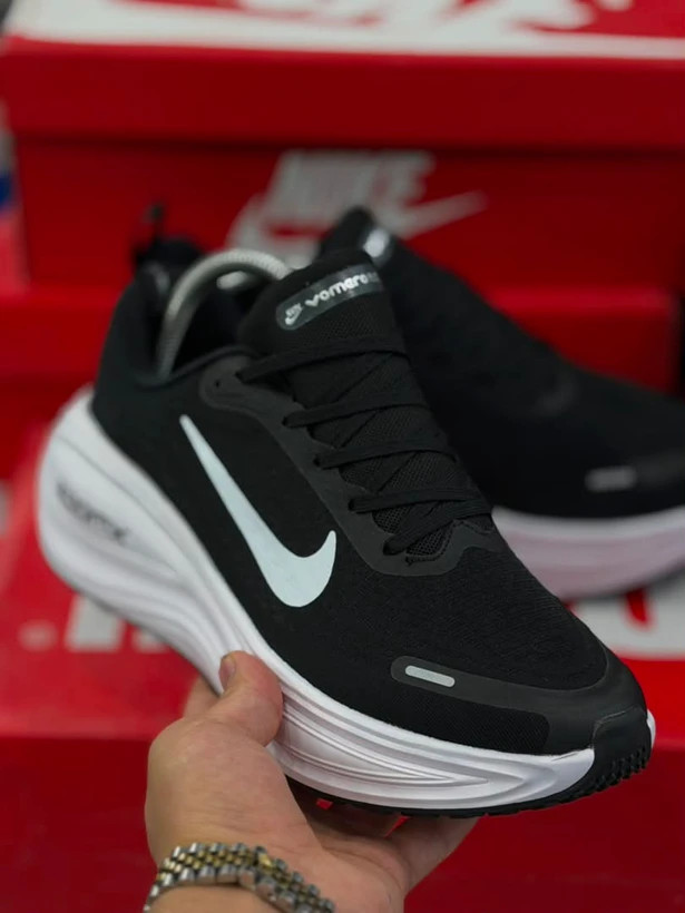 کتونی نایک ومرو 18 / Nike Vomero 18 / ساخت ویتنام وارداتی / سایز ۳۸ الی ۴۵ / ضمانت کیفیت کالا / فروش تکی و عمده