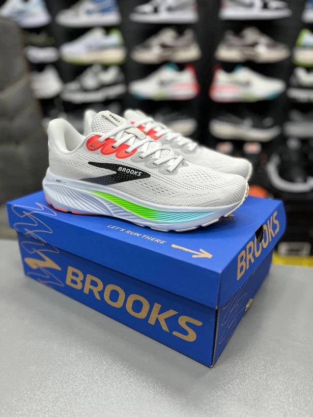 کتونی رانینگ بروکس گاست ۱۷ / Brooks ghost 17 / ساخت ویتنام وارداتی / سایز ۴۰ الی ۴۵ / ضمانت کیفیت کالا / فروش تکی و عمده