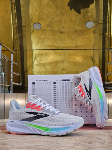 کتونی رانینگ بروکس گاست ۱۷ / Brooks ghost 17 / ساخت ویتنام وارداتی / سایز ۴۰ الی ۴۵ / ضمانت کیفیت کالا / فروش تکی و عمده