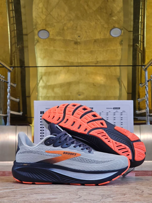 کتونی رانینگ بروکس گاست ۱۷ / Brooks ghost 17 / ساخت ویتنام وارداتی /  سایز ۴۰ الی ۴۵ / ضمانت کیفیت کالا / فروش تکی و عمده