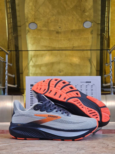 کتونی رانینگ بروکس گاست ۱۷ / Brooks ghost 17 / ساخت ویتنام وارداتی / سایز ۴۰ الی ۴۵ / ضمانت کیفیت کالا / فروش تکی و عمده