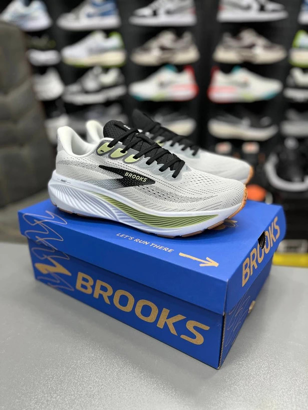 کتونی رانینگ بروکس گاست ۱۷ / Brooks ghost 17 / ساخت ویتنام وارداتی / سایز ۴۰ الی ۴۵ / ضمانت کیفیت کالا / فروش تکی و عمده