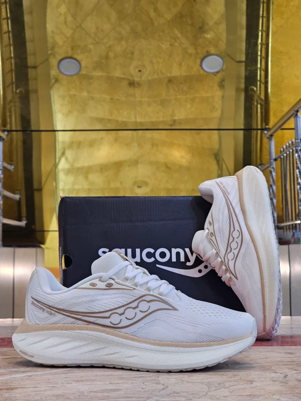 کتونی رانینگ ساکونی راید ۱۸ / Saucony Ride 18 / ضمانت کیفیت کالا / ساخت ویتنام وارداتی / فروش تکی و عمده / سایز۴۰ الی ۴۵