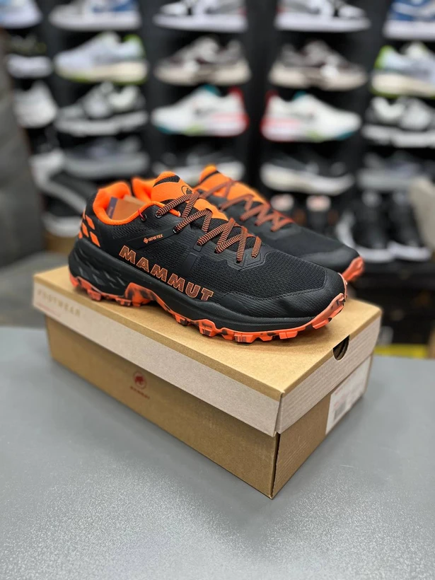 کتونی طبیعتگردی /ماموت ضد آب /  Mammut Sertig II Low GTX GORE-TEX / ساخت ویتنام وارداتی /  سایز ۴۰ الی ۴۵ /  فروش تکی و عمده /  ضمانت کیفیت کالا