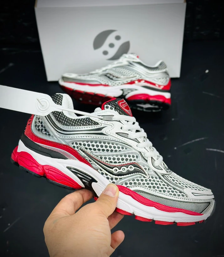 کتونی ساکونی پروگرید امنی ۹  / رانینگ و پیاده روی  / Saucony omni 9 ProGrid /  ساخت ویتنام واردتی /  سایز۴۰ الی ۴۵ /  فروش تکی و عمده /  ضمانت کیفیت کالا