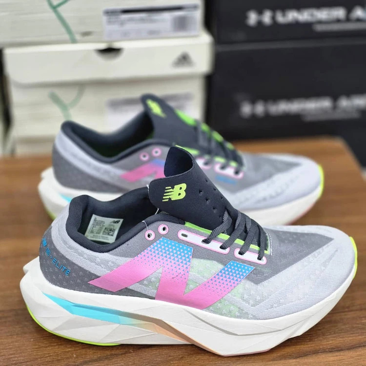 کتونی نیوبالانس الیت وی ۴ / New Balance FuelCell SuperComp Elite v3 / ساخت ویتنام وارداتی / سایز ۴۰ الی۴۵ / فروش تکی و عمده / پایین ترین قیمت بالاترین کیفیت