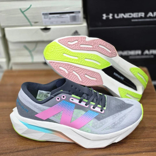 کتونی نیوبالانس الیت وی ۴ / New Balance FuelCell SuperComp Elite v3 / ساخت ویتنام وارداتی / سایز ۴۰ الی۴۵ / فروش تکی و عمده / پایین ترین قیمت بالاترین کیفیت
