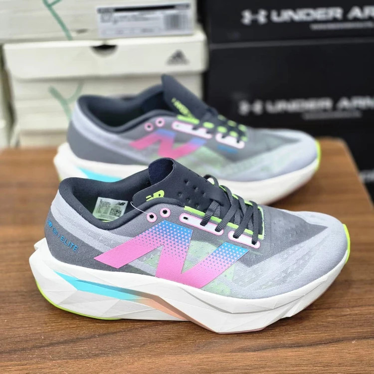 کتونی نیوبالانس الیت وی ۴ / New Balance FuelCell SuperComp Elite v3 / ساخت ویتنام وارداتی / سایز ۴۰ الی۴۵ / فروش تکی و عمده / پایین ترین قیمت بالاترین کیفیت