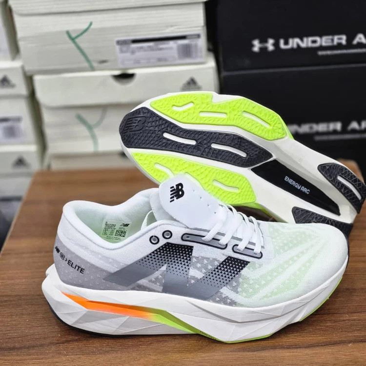 کتونی نیوبالانس الیت وی ۴ / New Balance FuelCell SuperComp Elite v3 / ساخت ویتنام وارداتی / سایز ۴۰ الی۴۵ / فروش تکی و عمده / پایین ترین قیمت بالاترین کیفیت