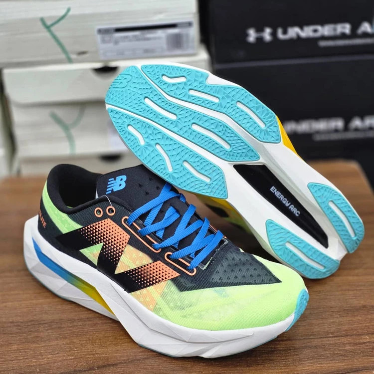 کتونی نیوبالانس الیت وی ۴ / New Balance FuelCell SuperComp Elite v3 / ساخت ویتنام وارداتی / سایز ۴۰ الی۴۵ / فروش تکی و عمده / پایین ترین قیمت بالاترین کیفیت