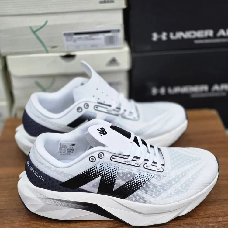 کتونی نیوبالانس الیت وی ۴ / New Balance FuelCell SuperComp Elite v3 / ساخت ویتنام وارداتی / سایز ۴۰ الی۴۵ / فروش تکی و عمده / پایین ترین قیمت بالاترین کیفیت