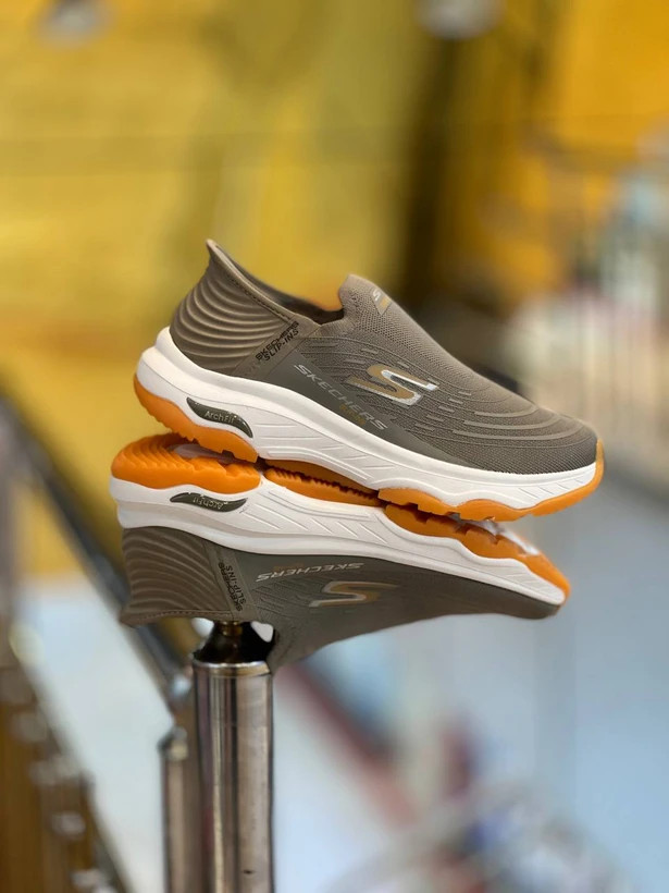 کتونی اسکیچرز اسلیپ Skechers Slip-insمسترکوالیتی درجه ۱ طبی و بدون بند سایز۴۰ الی ۴۵ ساخت ویتنام وارداتی فروش تکی و عمده/ضمانت کیفیت کالا
