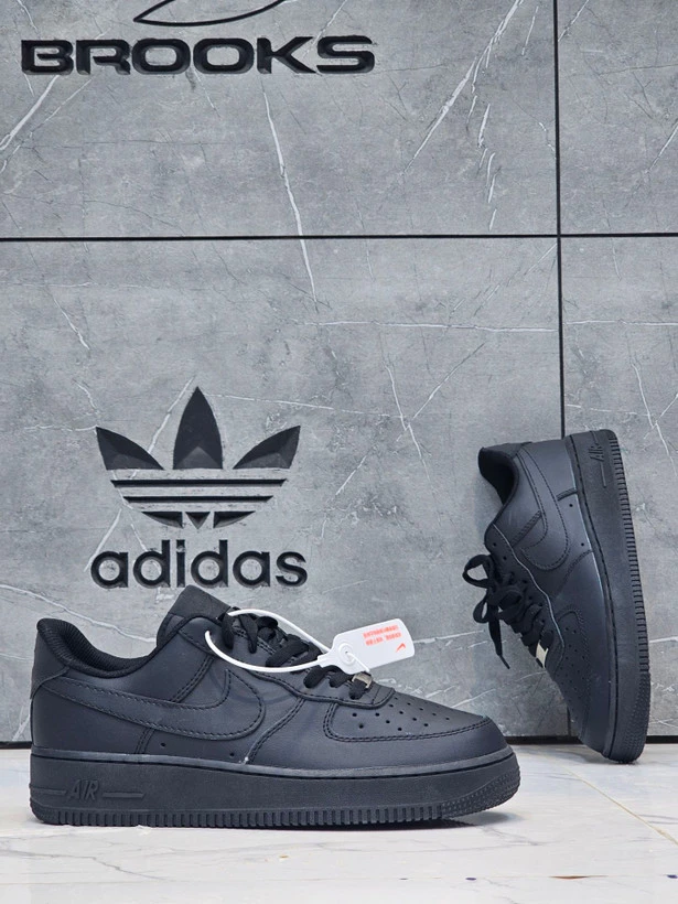 کتونی زنانه و مردانه نایک ایرفورس / Nike Air force vietnam /مستر کوالیتی درجه ۱ رنگ سفید و مشکی کلاسیک/ساخت ویتنام وارداتی/ رویه چرم سایز۴۰  الی ۴۵/فروش تکی و عمده/ضمانت کیفیت کالا