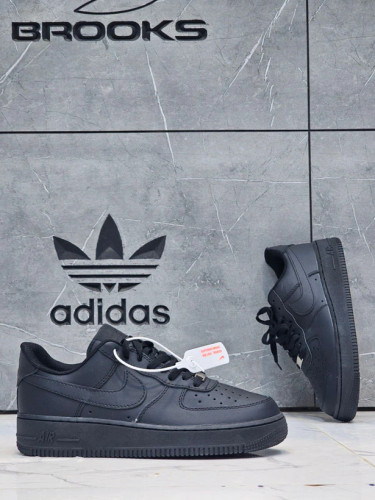 کتونی زنانه و مردانه نایک ایرفورس / Nike Air force vietnam /مستر کوالیتی درجه ۱ رنگ سفید و مشکی کلاسیک/ساخت ویتنام وارداتی/ رویه چرم سایز۴۰ الی ۴۵/فروش تکی و عمده/ضمانت کیفیت کالا