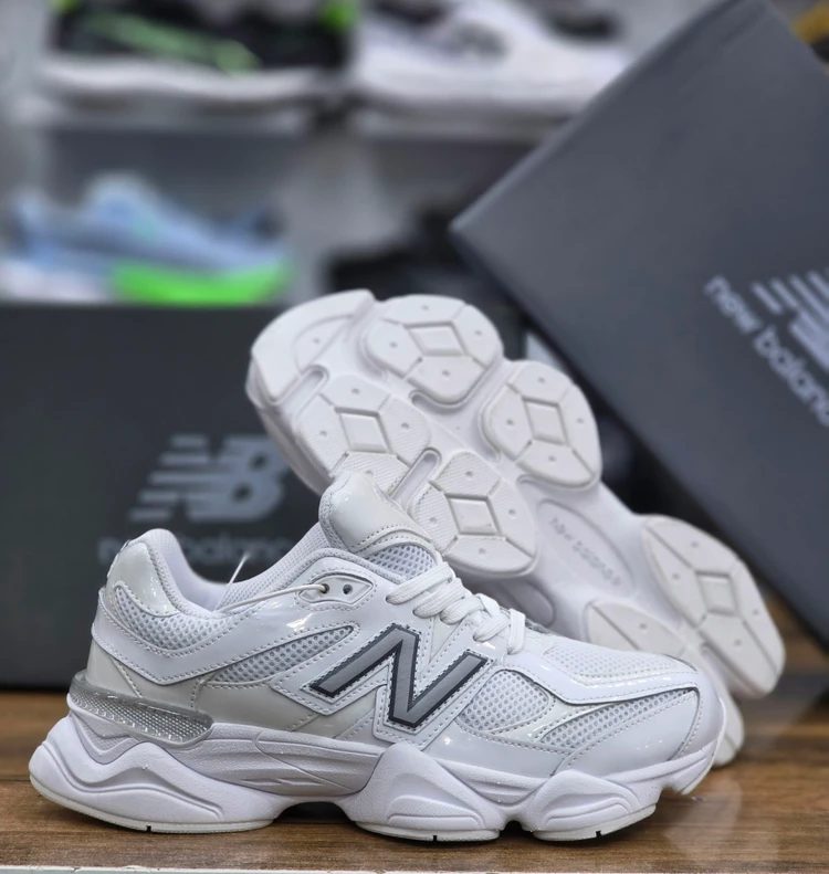 کتونی نیوبالانس ۹۰۶۰ / Newbalance 9060 / پیاده رویی و رانینگ / ساخت ویتنام وارداتی /  سایز ۴۰الی ۴۵ / فروش تکی و عمده / ضمانت کیفیت کالا